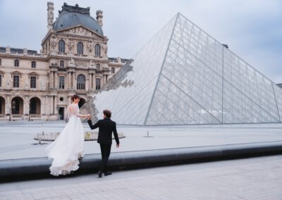 Destination Wedding in Paris - Hochzeitsfotos von Lisa Berger am Louvre | Siebenschoen Lovestories